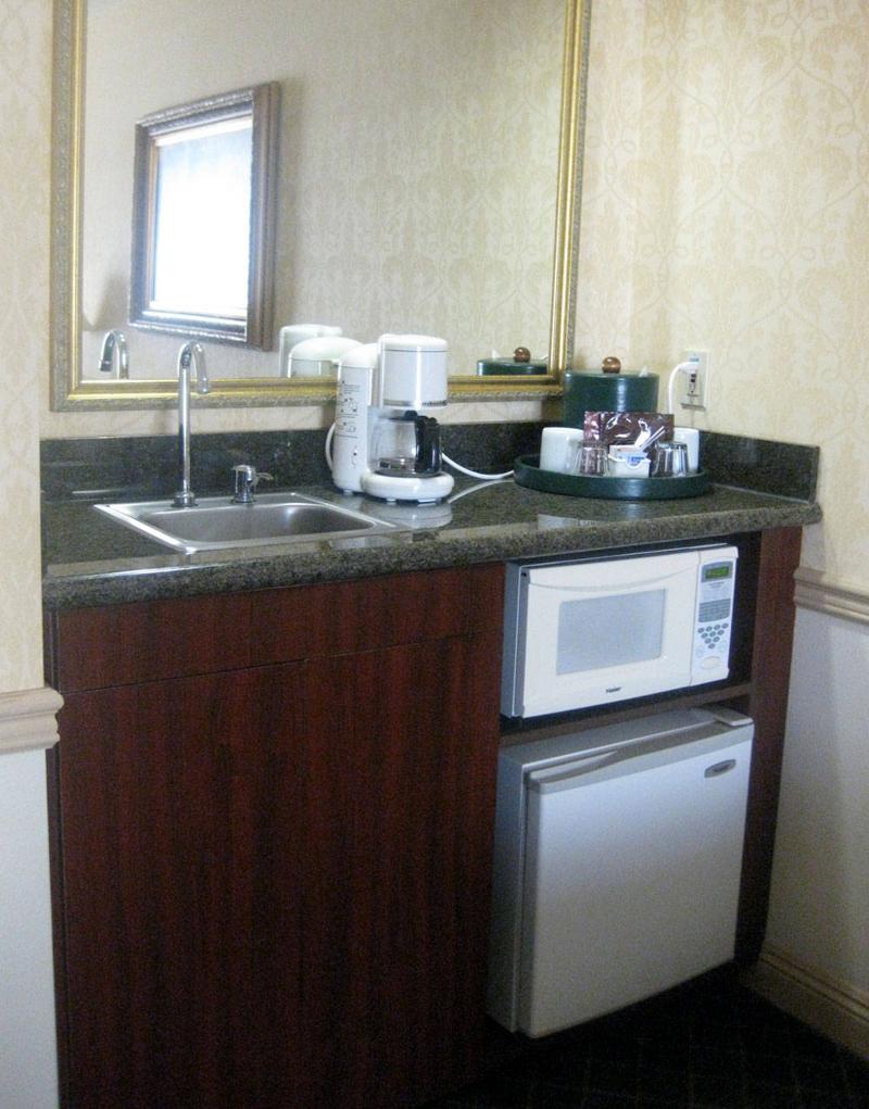 Knee space at sinks Abadi Access Abadi Access